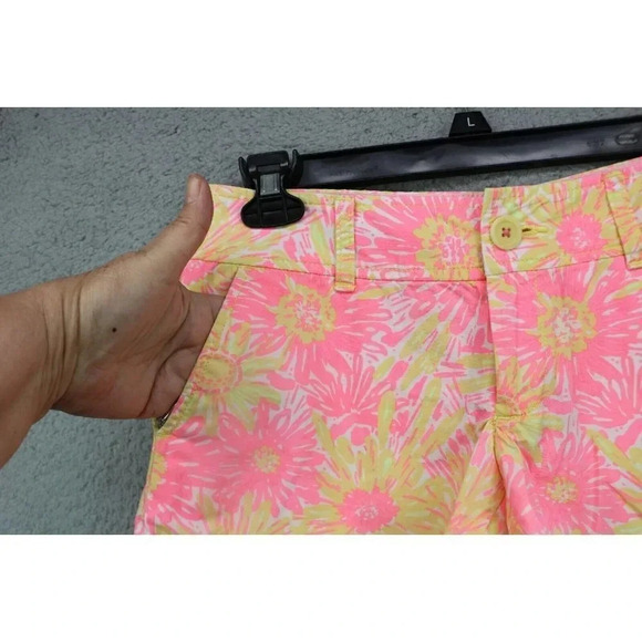 Lilly Pulitzer Womem's Buttercup Shorts-Sz. 0-Scalloped Hem-Pockets - Picture 2 of 9